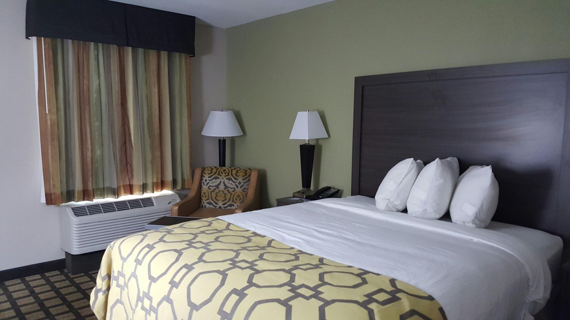 Baymont By Wyndham Clarksville Exterior photo